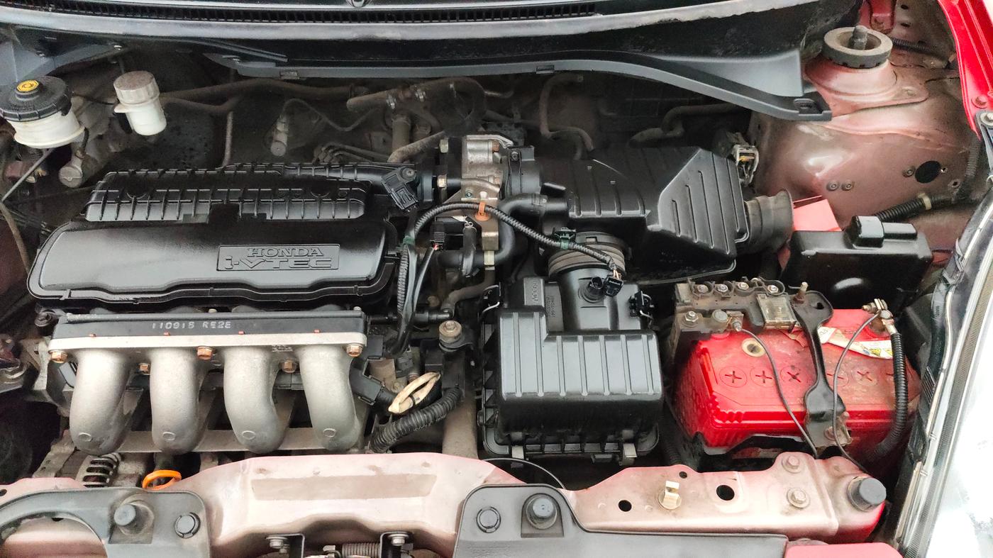 2015 Honda Brio V MT, Petrol, Manual, 86,322 km, Engine View - Left