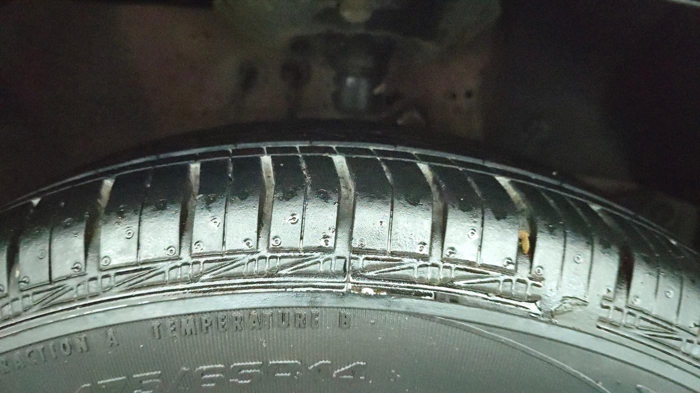 2015 Honda Brio V MT, Petrol, Manual, 86,322 km, Right Front Tyre Tread