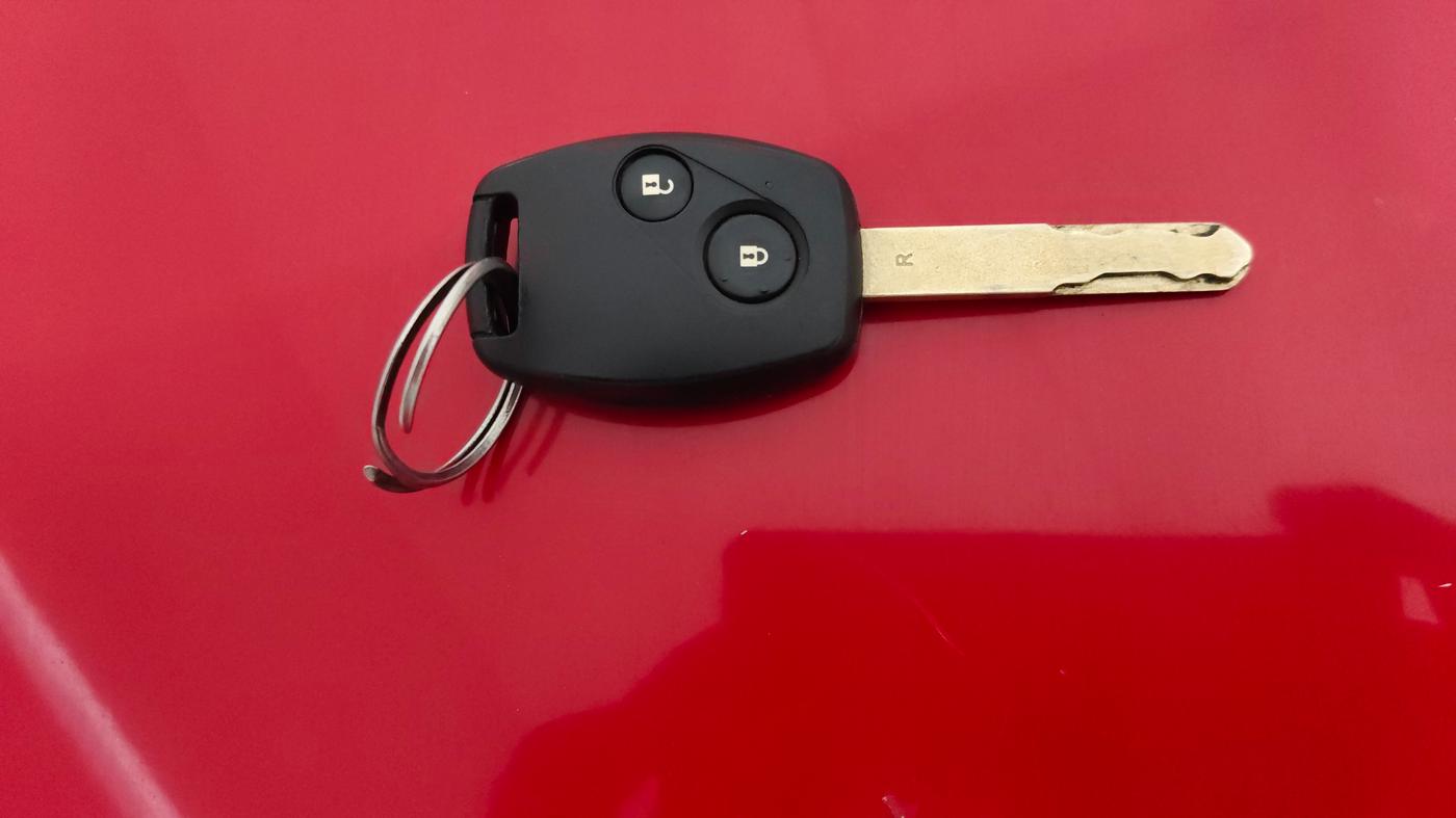 2015 Honda Brio V MT, Petrol, Manual, 86,322 km, Key Close Up