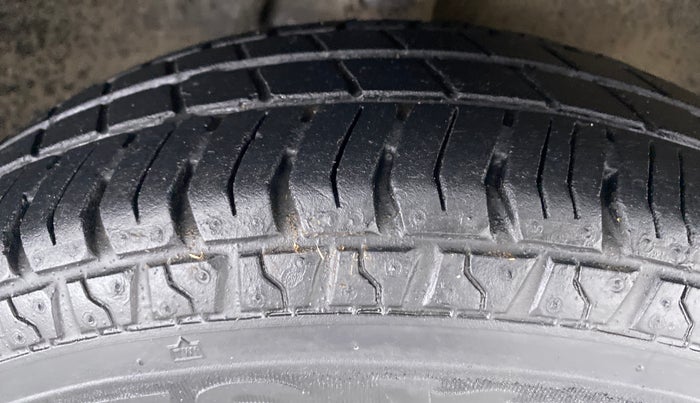 2018 Maruti Alto 800 LXI, Petrol, Manual, Right Front Tyre Tread