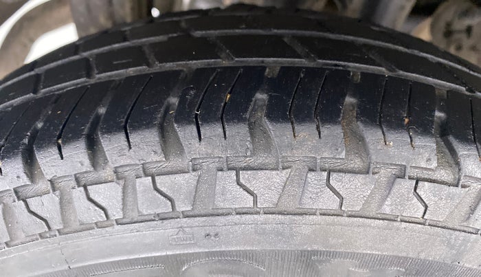 2018 Maruti Alto 800 LXI, Petrol, Manual, Right Rear Tyre Tread