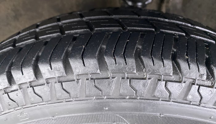 2018 Maruti Alto 800 LXI, Petrol, Manual, Left Front Tyre Tread
