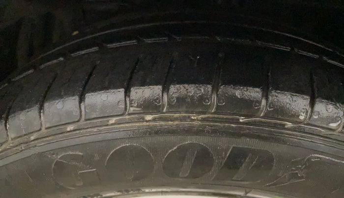 2018 Maruti Ciaz DELTA 1.5 SHVS MT PETROL, Petrol, Manual, 56,957 km, Left Front Tyre Tread