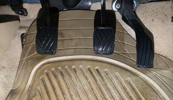 2018 Maruti Ciaz DELTA 1.5 SHVS MT PETROL, Petrol, Manual, 56,957 km, Pedals