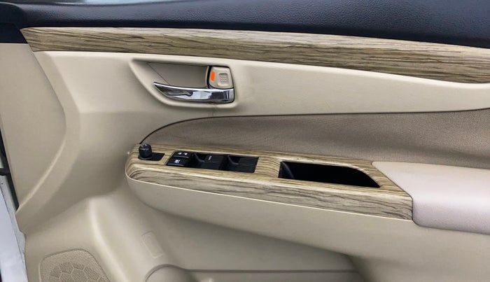 2018 Maruti Ciaz DELTA 1.5 SHVS MT PETROL, Petrol, Manual, 56,957 km, Driver Side Door Panels Control