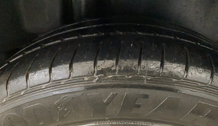 2018 Maruti Ciaz DELTA 1.5 SHVS MT PETROL, Petrol, Manual, 56,957 km, Right Rear Tyre Tread