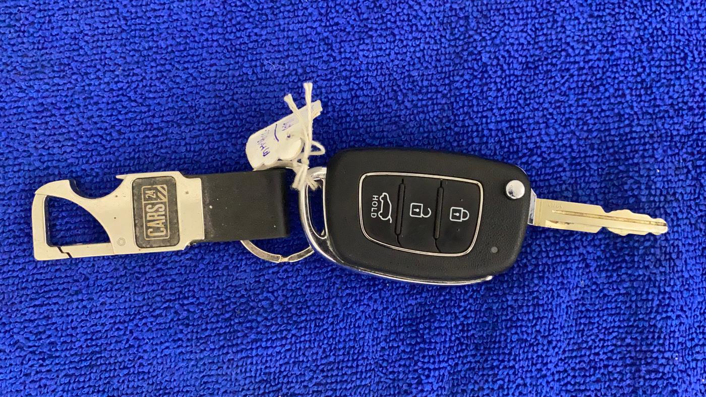 2022 Hyundai VENUE S 1.2, Petrol, Manual, 12,595 km, Key Close Up