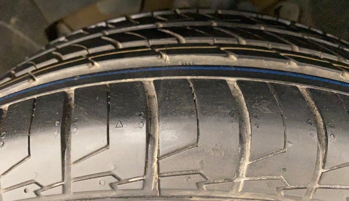 2014 Renault Duster 85 PS RXL PLUS DIESEL, Diesel, Manual, 1,08,098 km, Left Front Tyre Tread