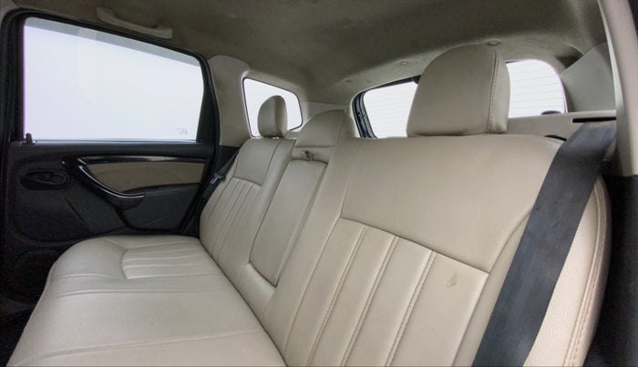 2014 Renault Duster 85 PS RXL PLUS DIESEL, Diesel, Manual, 1,08,098 km, Right Side Rear Door Cabin