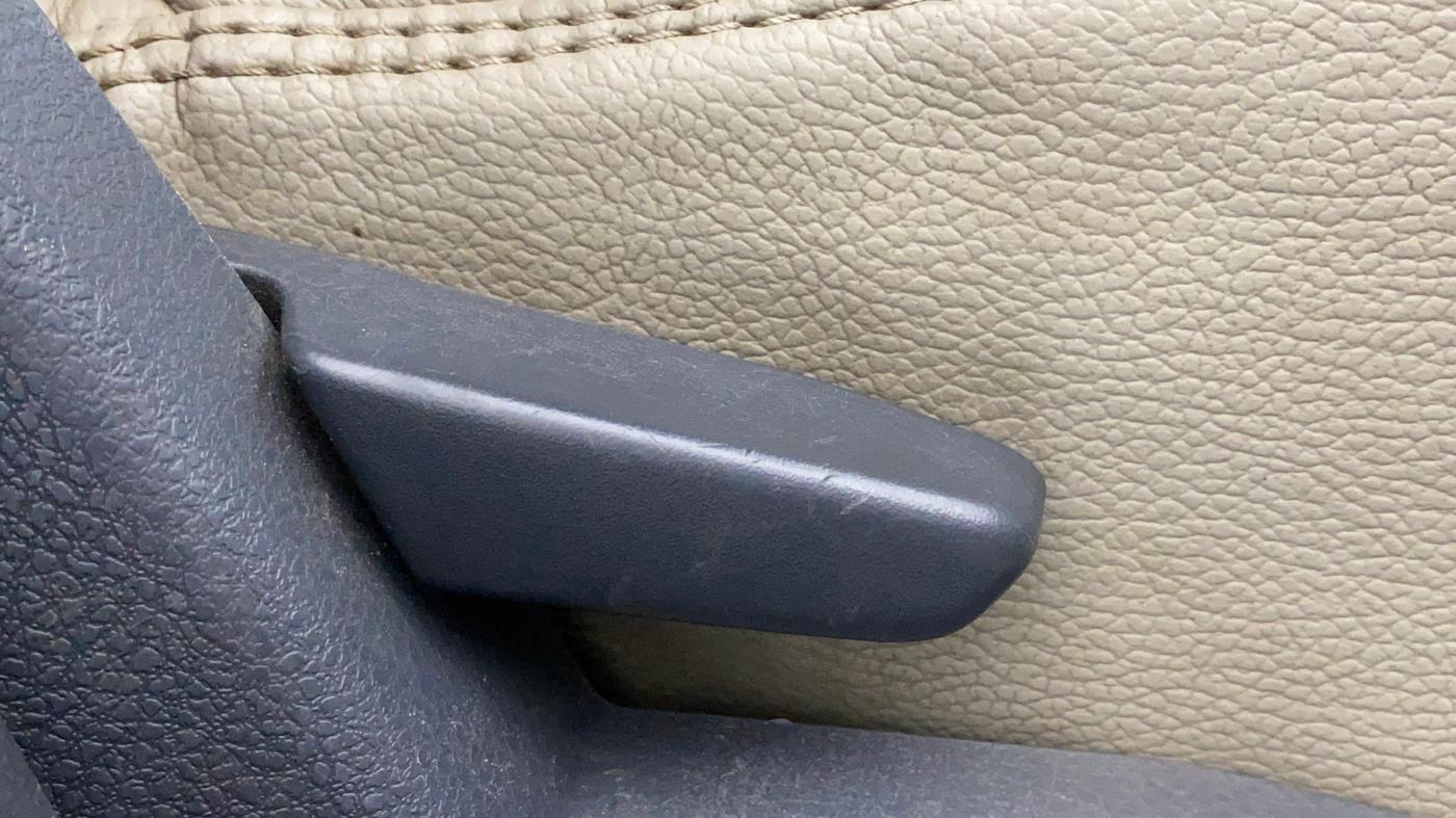 2014 Renault Duster 85 PS RXL PLUS DIESEL, Diesel, Manual, 1,08,098 km, Driver Side Adjustment Panel