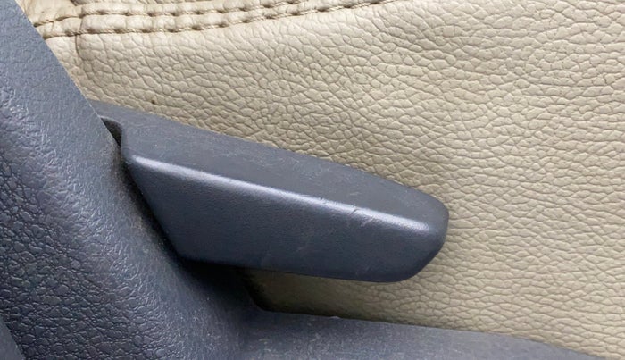 2014 Renault Duster 85 PS RXL PLUS DIESEL, Diesel, Manual, 1,08,098 km, Driver Side Adjustment Panel