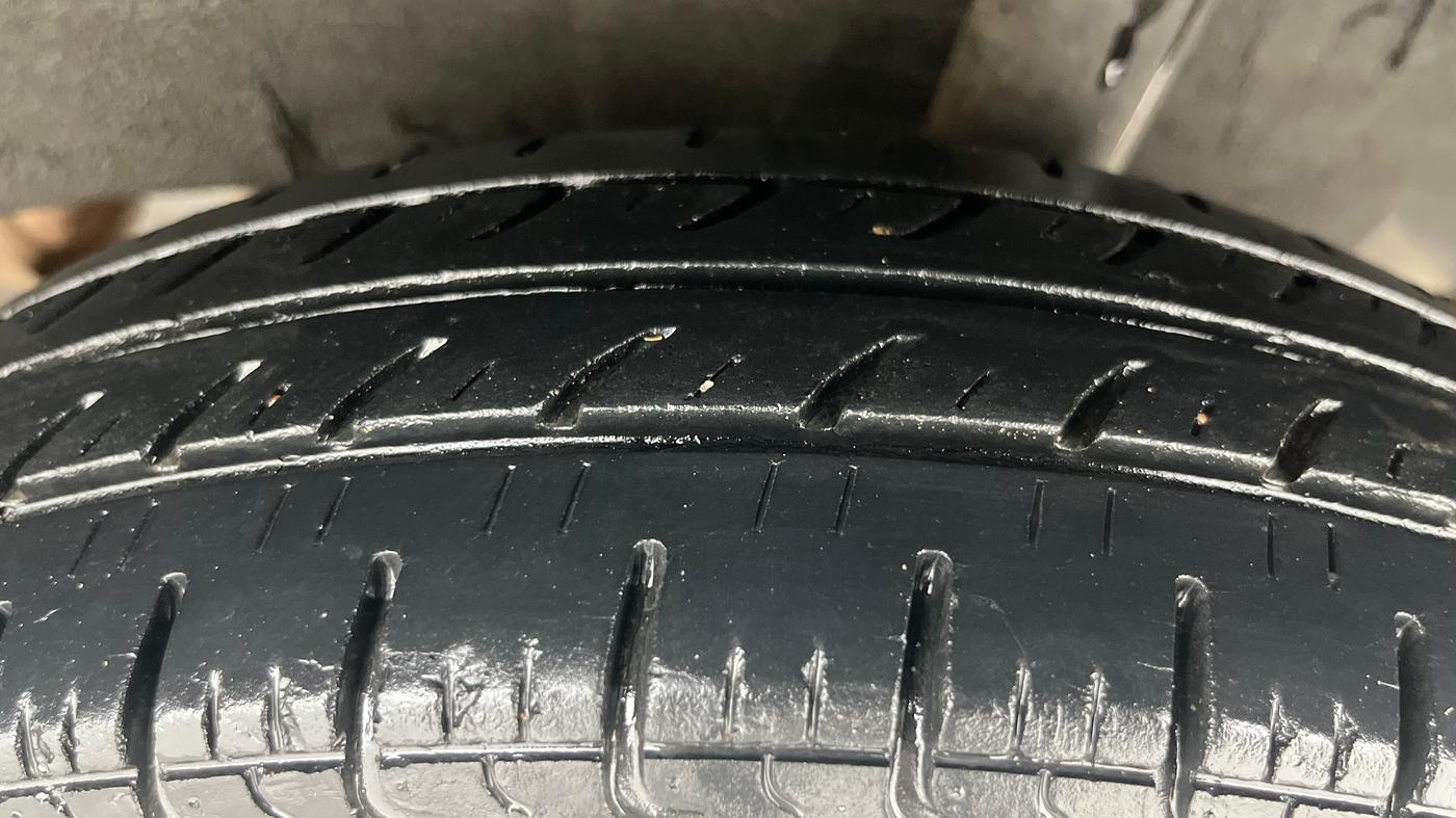 2018 Renault Kwid RXT 1.0 AMT, Petrol, Automatic, 50,237 km, Left Rear Tyre Tread