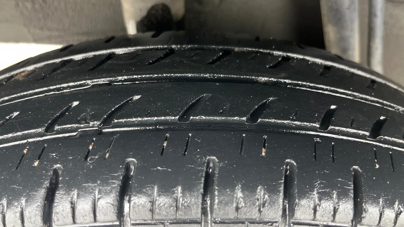 2018 Renault Kwid RXT 1.0 AMT, Petrol, Automatic, 50,237 km, Right Rear Tyre Tread