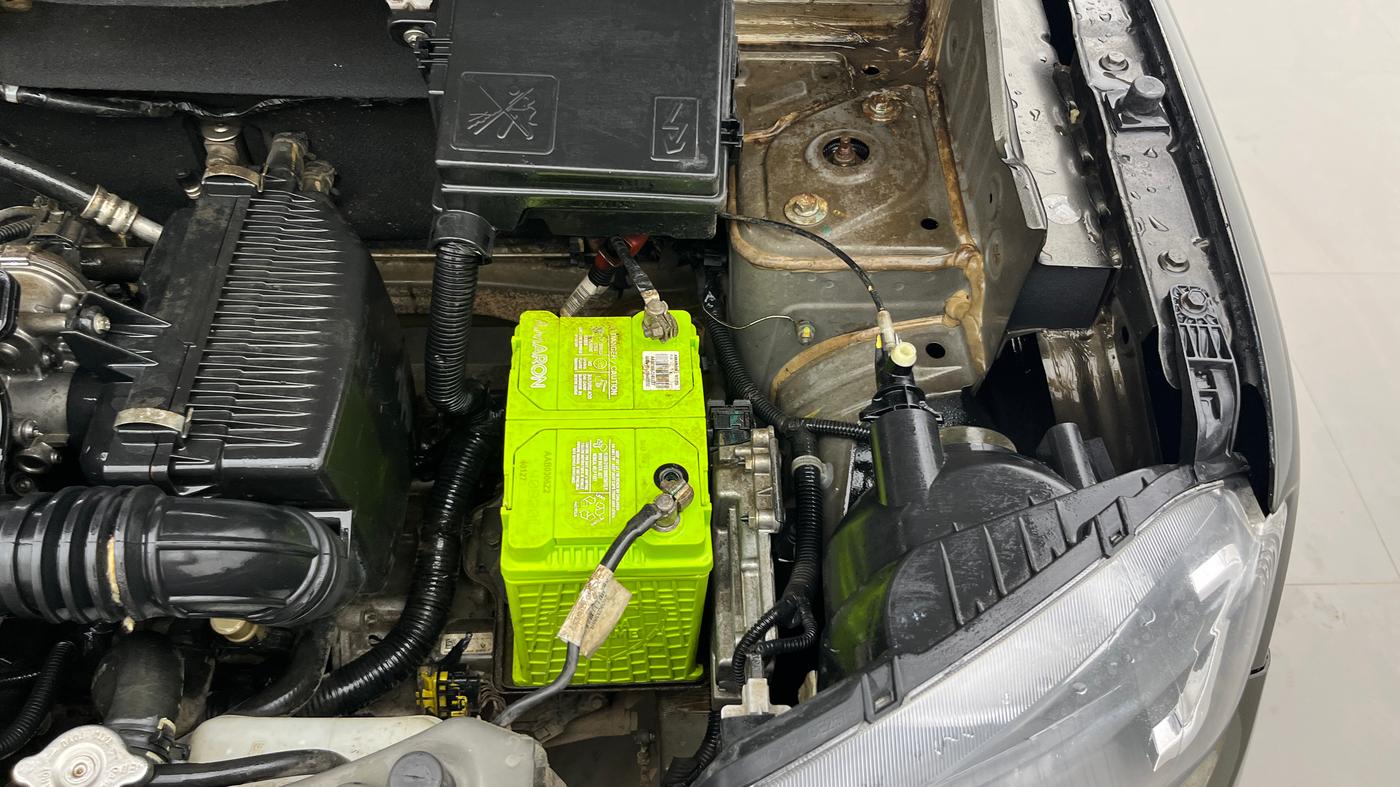 2018 Renault Kwid RXT 1.0 AMT, Petrol, Automatic, 50,237 km, Engine View - Left