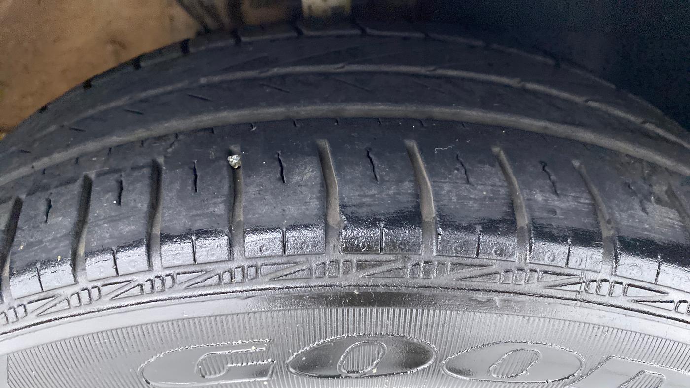 2016 Volkswagen Polo COMFORTLINE 1.2L PETROL, Petrol, Manual, 59,325 km, Right Front Tyre Tread