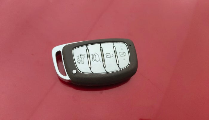 2023 Hyundai NEW I20 ASTA (O) 1.2 AT, Petrol, Automatic, 17,581 km, Key Close Up