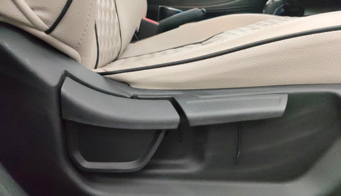 2023 Hyundai NEW I20 ASTA (O) 1.2 AT, Petrol, Automatic, 17,581 km, Driver Side Adjustment Panel