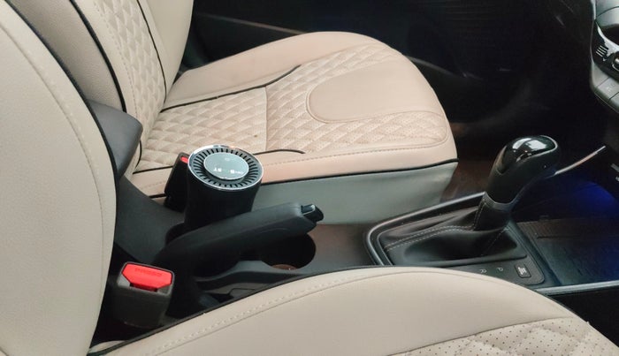 2023 Hyundai NEW I20 ASTA (O) 1.2 AT, Petrol, Automatic, 17,581 km, Gear Lever