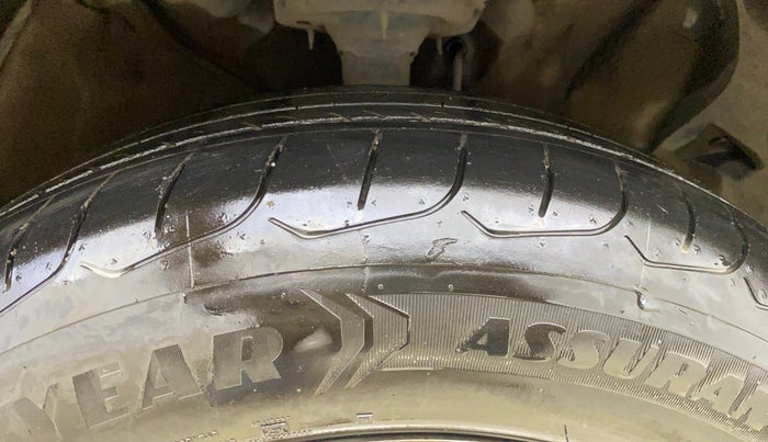 2017 Hyundai Creta E PLUS 1.6 PETROL, Petrol, Manual, 74,816 km, Right Front Tyre Tread