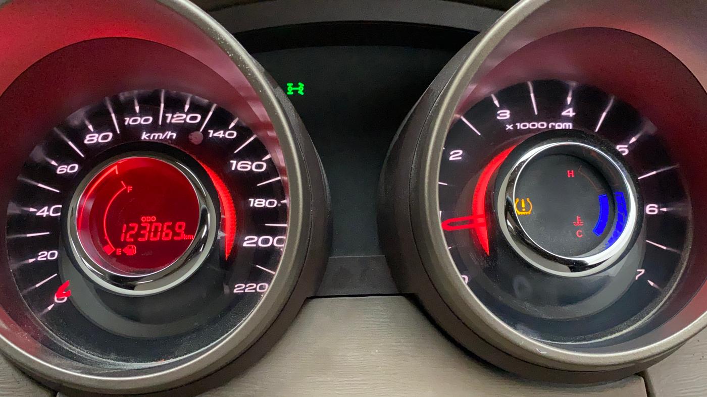 2012 Mahindra XUV500 W8 AWD, Diesel, Manual, 1,23,111 km, Odometer Image