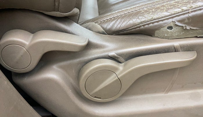 2012 Mahindra XUV500 W8 AWD, Diesel, Manual, 1,23,095 km, Driver Side Adjustment Panel