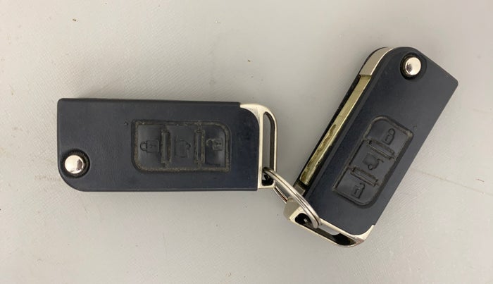 2012 Mahindra XUV500 W8 AWD, Diesel, Manual, 1,23,095 km, Key Close Up