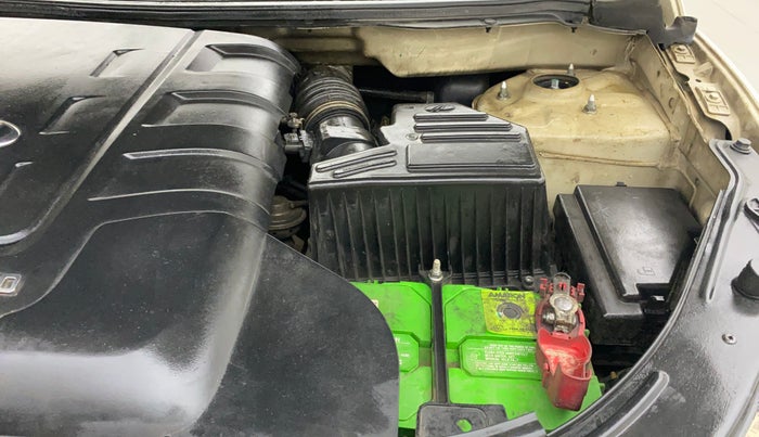 2012 Mahindra XUV500 W8 AWD, Diesel, Manual, 1,23,095 km, Engine View - Left