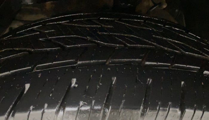 2012 Mahindra XUV500 W8 AWD, Diesel, Manual, 1,23,095 km, Left Front Tyre Tread