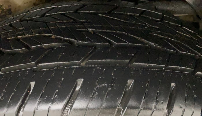 2012 Mahindra XUV500 W8 AWD, Diesel, Manual, 1,23,095 km, Left Rear Tyre Tread