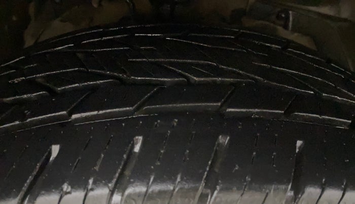 2012 Mahindra XUV500 W8 AWD, Diesel, Manual, 1,23,095 km, Right Front Tyre Tread