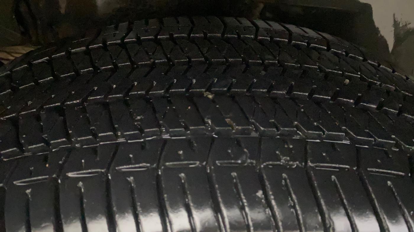 2012 Mahindra XUV500 W8 AWD, Diesel, Manual, 1,23,111 km, Right Rear Tyre Tread