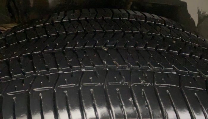 2012 Mahindra XUV500 W8 AWD, Diesel, Manual, 1,23,095 km, Right Rear Tyre Tread