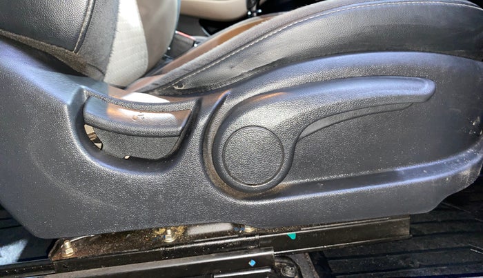 2017 Hyundai Elite i20 ASTA 1.2, Petrol, Manual, 77,893 km, Driver Side Adjustment Panel