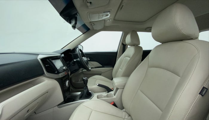 2022 Mahindra XUV300 W8 (O) 1.5 DIESEL, Diesel, Manual, 17,570 km, Right Side Front Door Cabin