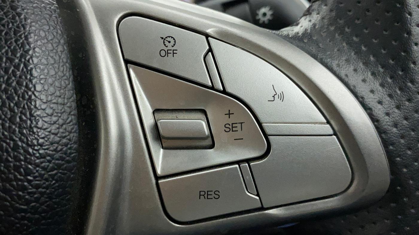 2022 Mahindra XUV300 W8 (O) 1.5 DIESEL, Diesel, Manual, 17,570 km, Adaptive Cruise Control