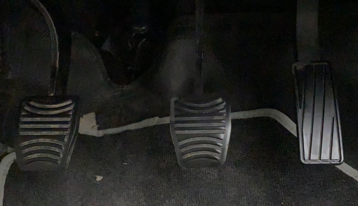 2022 Mahindra XUV300 W8 (O) 1.5 DIESEL, Diesel, Manual, 17,570 km, Pedals