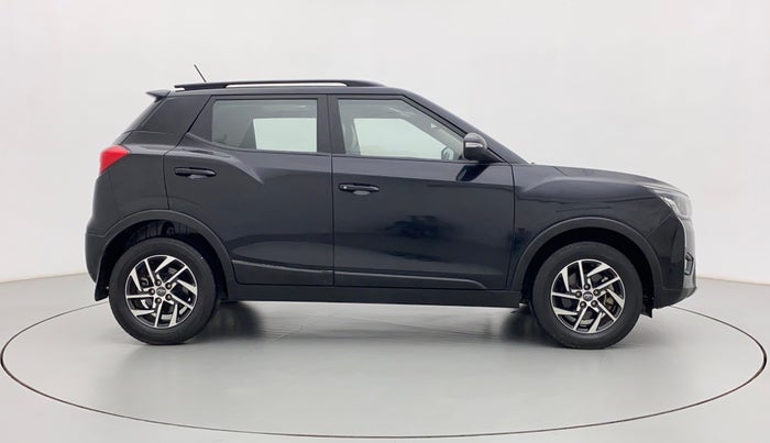 2022 Mahindra XUV300 W8 (O) 1.5 DIESEL, Diesel, Manual, 17,570 km, Right Side View