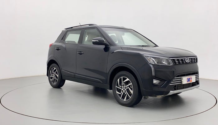 2022 Mahindra XUV300 W8 (O) 1.5 DIESEL, Diesel, Manual, 17,570 km, Right Front Diagonal
