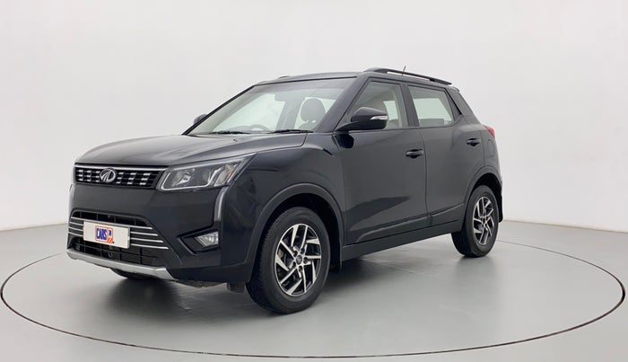 2022 Mahindra XUV300 W8 (O) 1.5 DIESEL, Diesel, Manual, 17,570 km, Left Front Diagonal