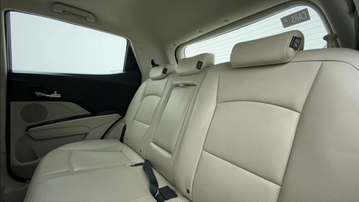 2022 Mahindra XUV300 W8 (O) 1.5 DIESEL, Diesel, Manual, 17,570 km, Right Side Rear Door Cabin