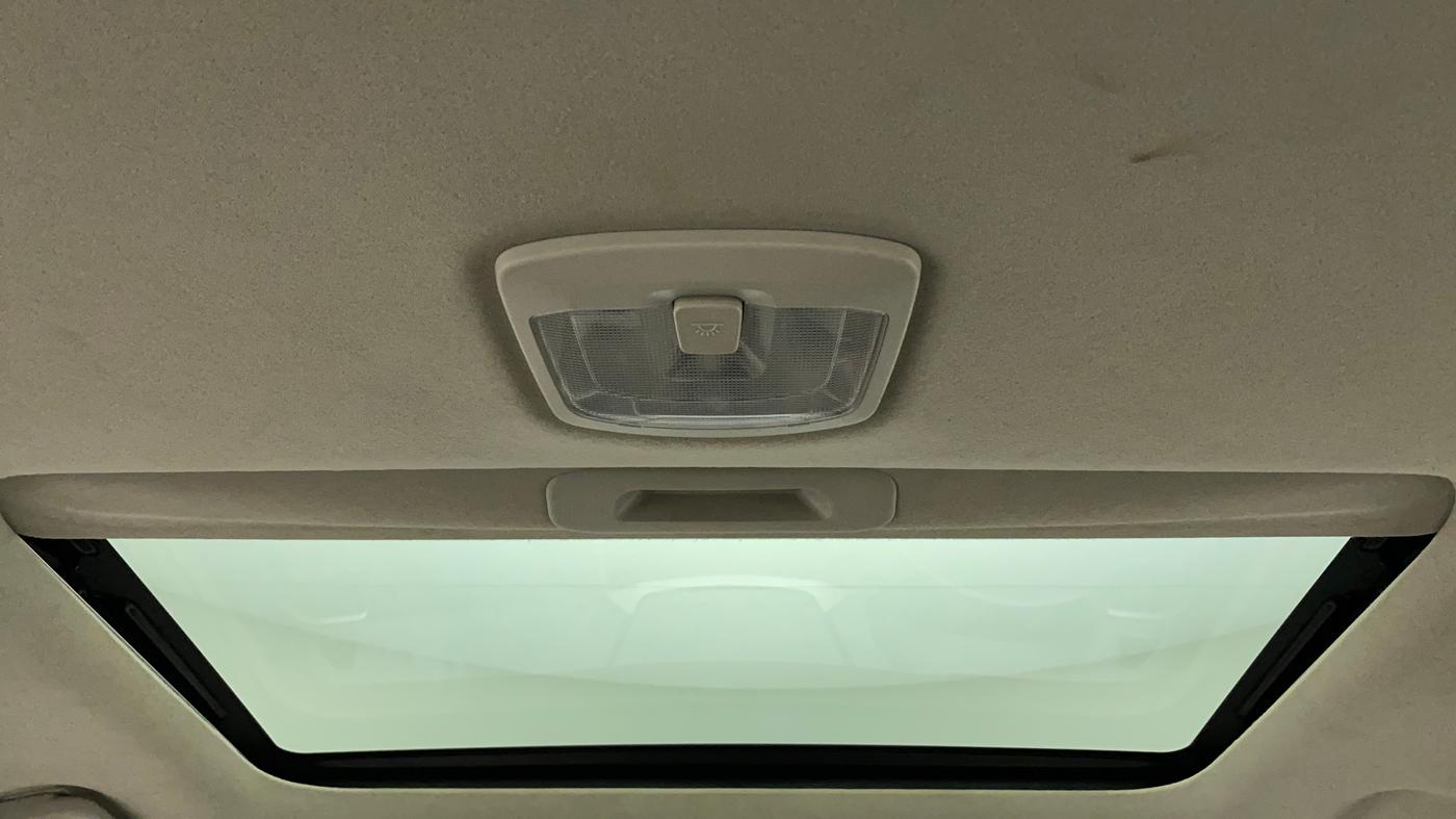 2022 Mahindra XUV300 W8 (O) 1.5 DIESEL, Diesel, Manual, 17,570 km, Moonroof/ Sunroof
