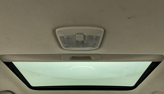 2022 Mahindra XUV300 W8 (O) 1.5 DIESEL, Diesel, Manual, 17,570 km, Moonroof/ Sunroof