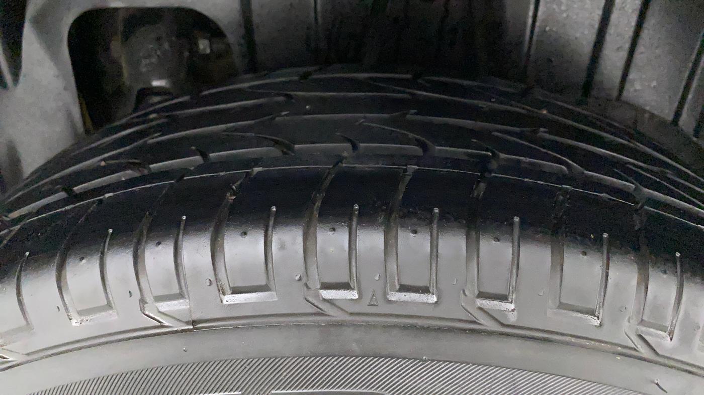 2022 Mahindra XUV300 W8 (O) 1.5 DIESEL, Diesel, Manual, 17,570 km, Left Rear Tyre Tread