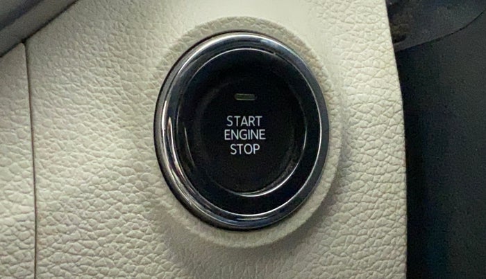 2022 Mahindra XUV300 W8 (O) 1.5 DIESEL, Diesel, Manual, 17,570 km, Keyless Start/ Stop Button