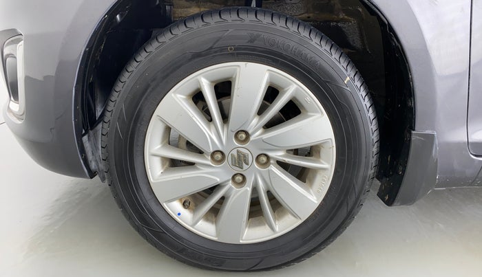 2017 Maruti Swift ZDI, Diesel, Manual, 51,607 km, Left Front Wheel