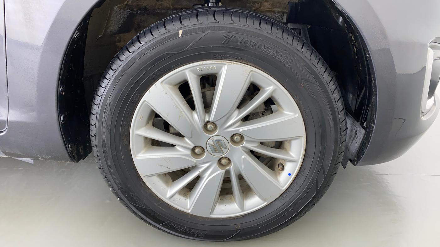 2017 Maruti Swift ZDI, Diesel, Manual, 51,607 km, Right Front Wheel