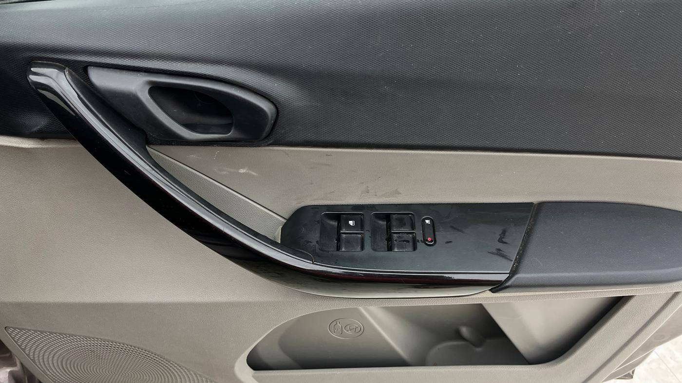 2019 Tata Tiago XZA PETROL, Petrol, Automatic, 38,377 km, Driver Side Door Panels Control