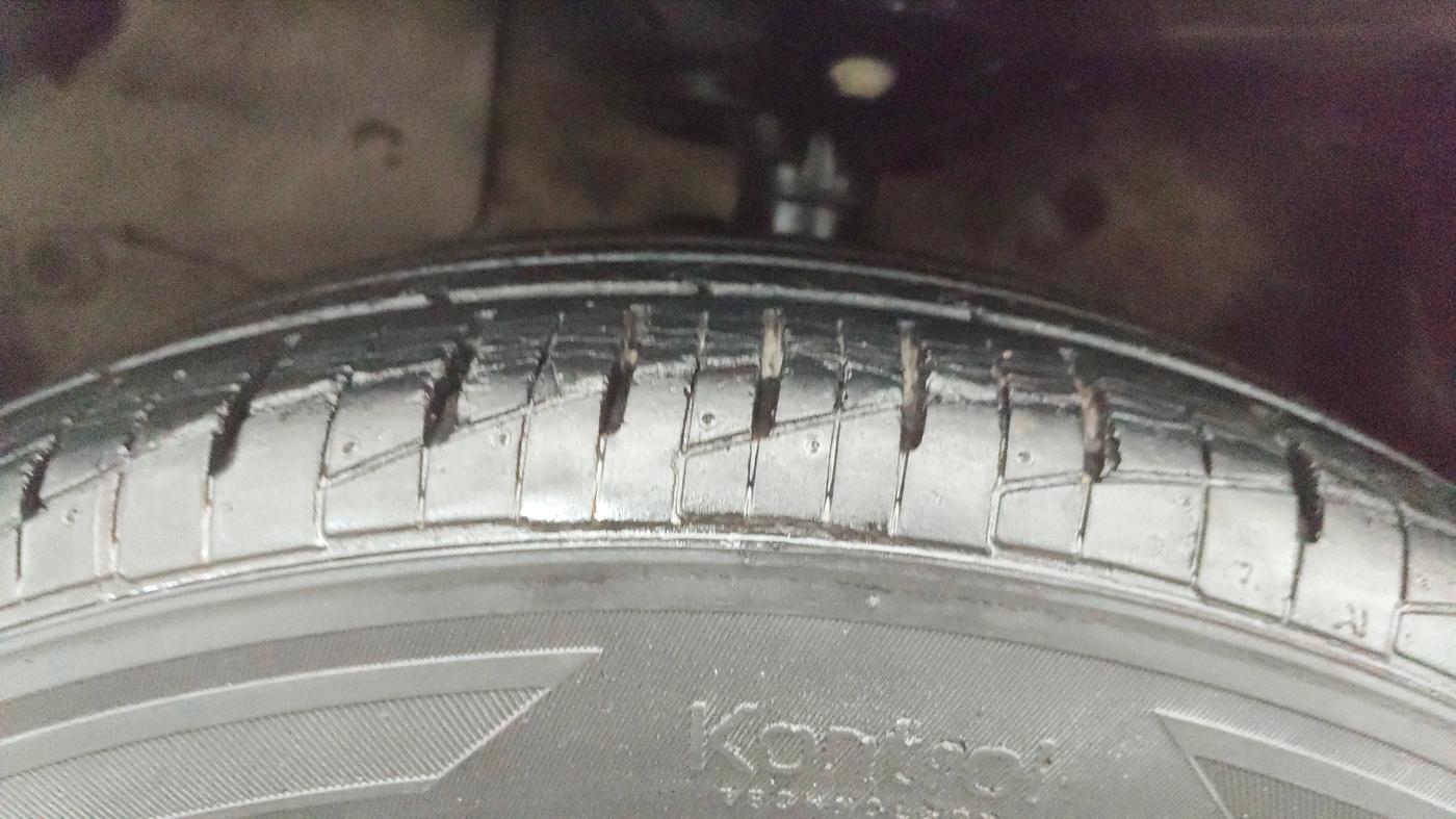 2014 Honda Mobilio 1.5L I-DTEC S, Diesel, Manual, 98,325 km, Left Front Tyre Tread