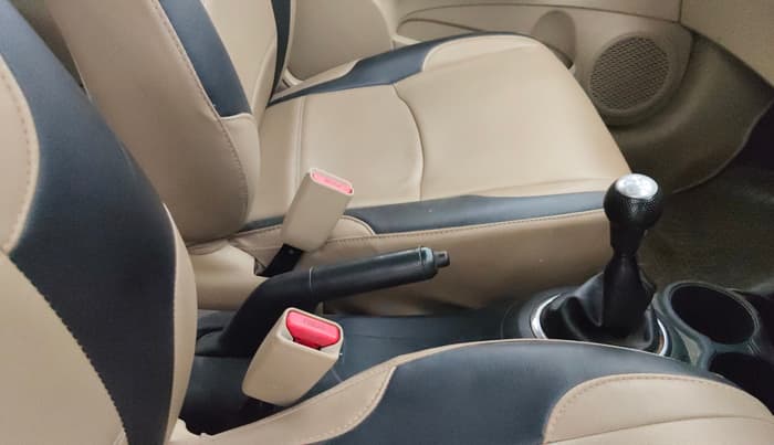 2014 Honda Mobilio 1.5L I-DTEC S, Diesel, Manual, 98,310 km, Gear Lever