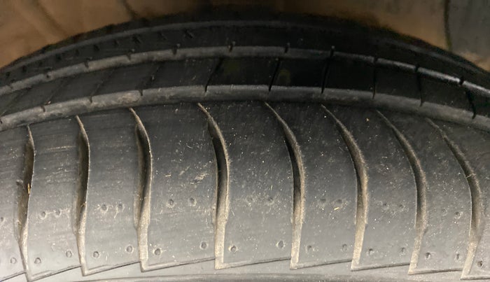 2020 Hyundai GRAND I10 NIOS SPORTZ PETROL, Petrol, Manual, 8,222 km, Right Front Tyre Tread